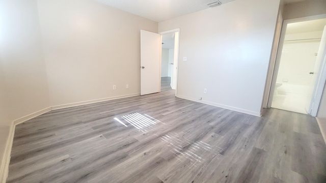 3433 NW 44th Street 103, Oakland Park, FL 33309