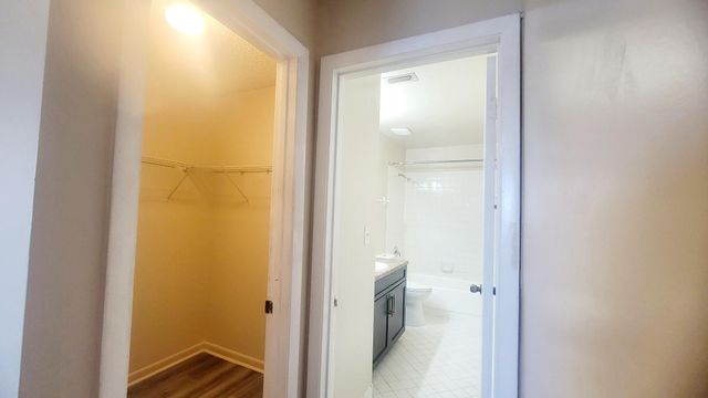 3433 NW 44th Street 103, Oakland Park, FL 33309