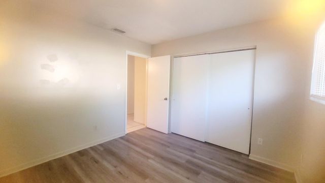 3433 NW 44th Street 103, Oakland Park, FL 33309