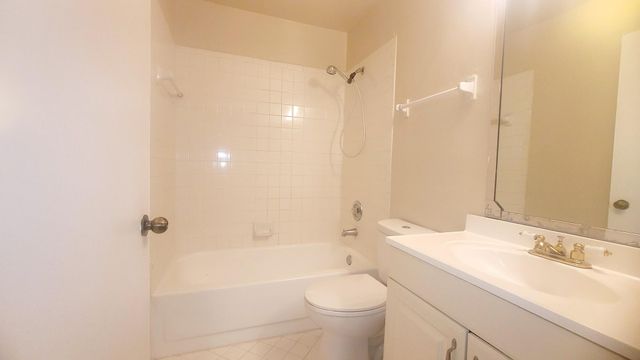 3433 NW 44th Street 103, Oakland Park, FL 33309