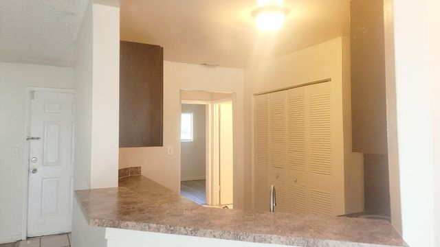 3433 NW 44th Street 103, Oakland Park, FL 33309