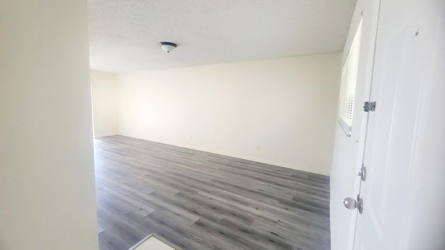 3433 NW 44th Street 103, Oakland Park, FL 33309