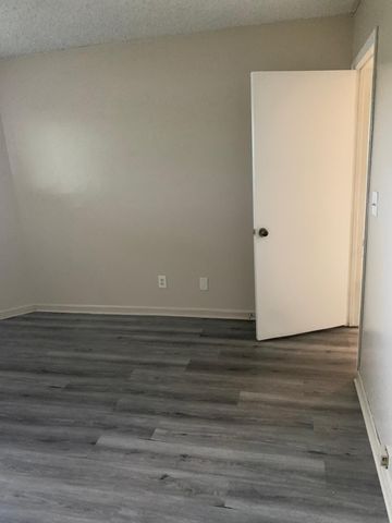 3433 NW 44th Street 103, Oakland Park, FL 33309