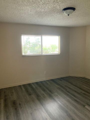 3433 NW 44th Street 103, Oakland Park, FL 33309