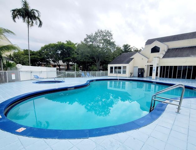 3433 NW 44th Street 103, Oakland Park, FL 33309