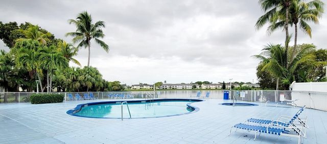 3433 NW 44th Street 103, Oakland Park, FL 33309