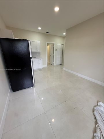 559 NW 2nd St 1, Florida City, FL 33034