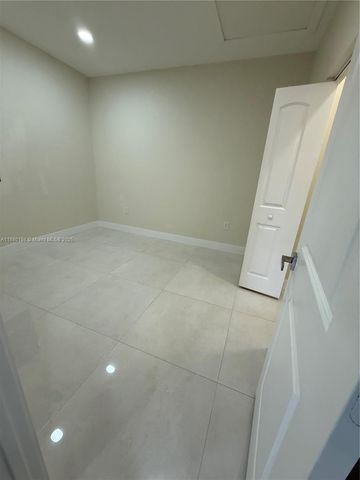 559 NW 2nd St 1, Florida City, FL 33034