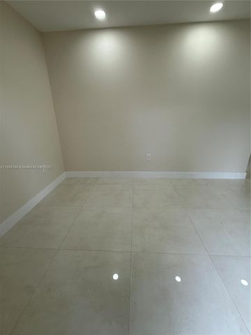 559 NW 2nd St 1, Florida City, FL 33034