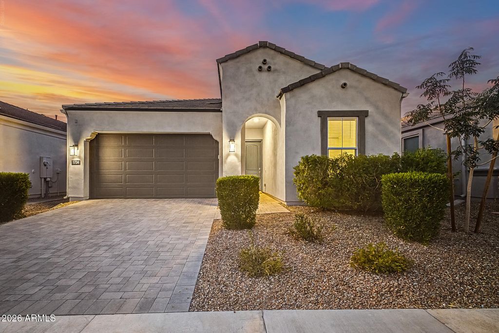 1734 E QUESTA Drive, Phoenix, AZ 85024 — exterior