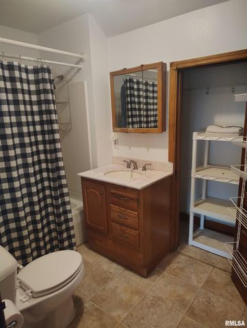 646 E LOCUST Street, Canton, IL 61520