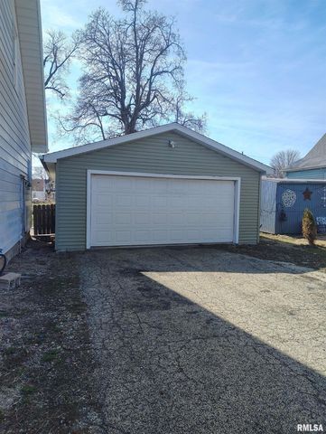 646 E LOCUST Street, Canton, IL 61520