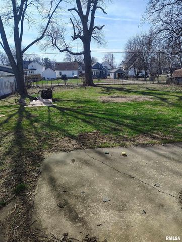 646 E LOCUST Street, Canton, IL 61520