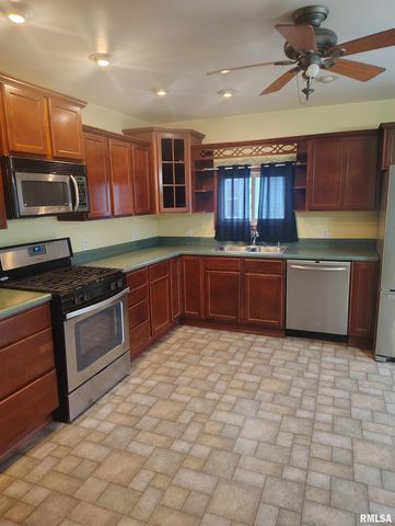 646 E LOCUST Street, Canton, IL 61520