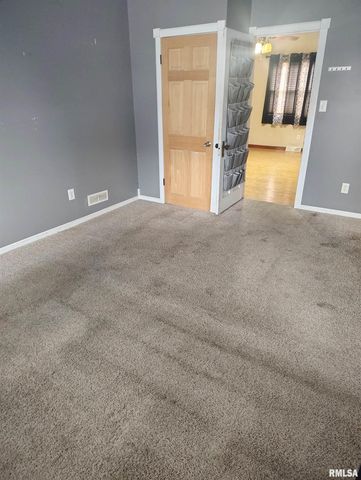 646 E LOCUST Street, Canton, IL 61520