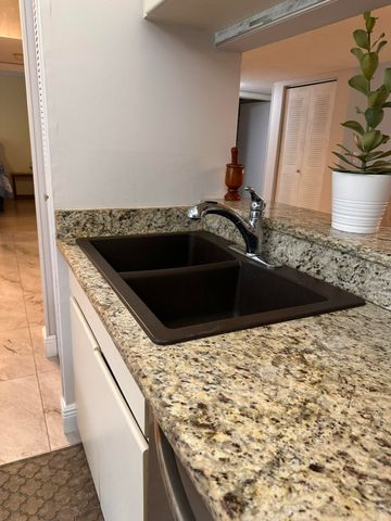 6698 10th Avenue N 116, Greenacres, FL 33467
