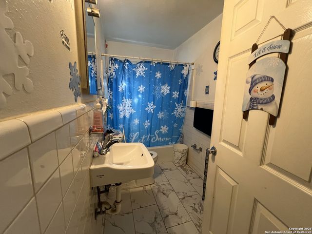 54 Wayside, San Antonio, TX 78213