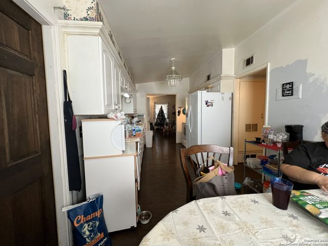 54 Wayside, San Antonio, TX 78213