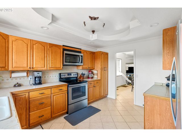 719 PETERS St, Raymond, WA 98577