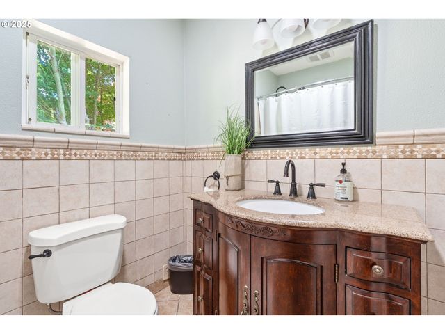 719 PETERS St, Raymond, WA 98577