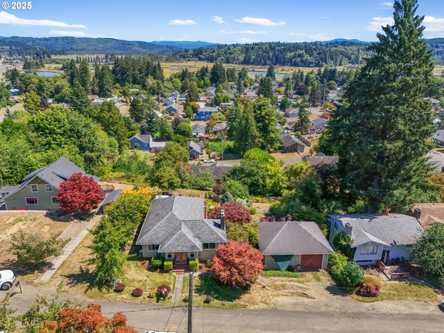 719 PETERS St, Raymond, WA 98577