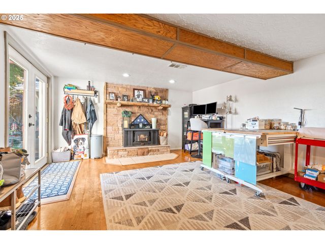 719 PETERS St, Raymond, WA 98577