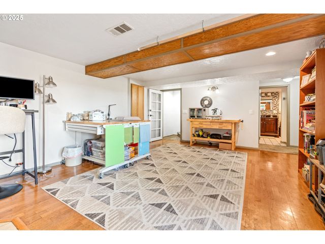 719 PETERS St, Raymond, WA 98577