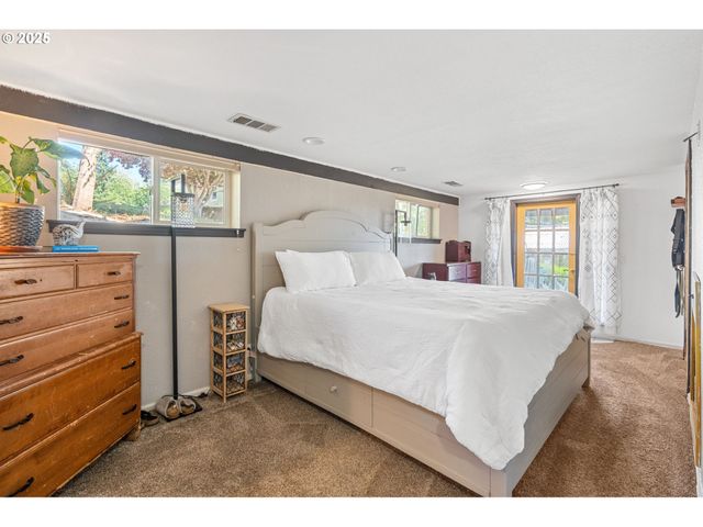 719 PETERS St, Raymond, WA 98577