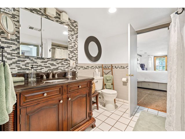 719 PETERS St, Raymond, WA 98577