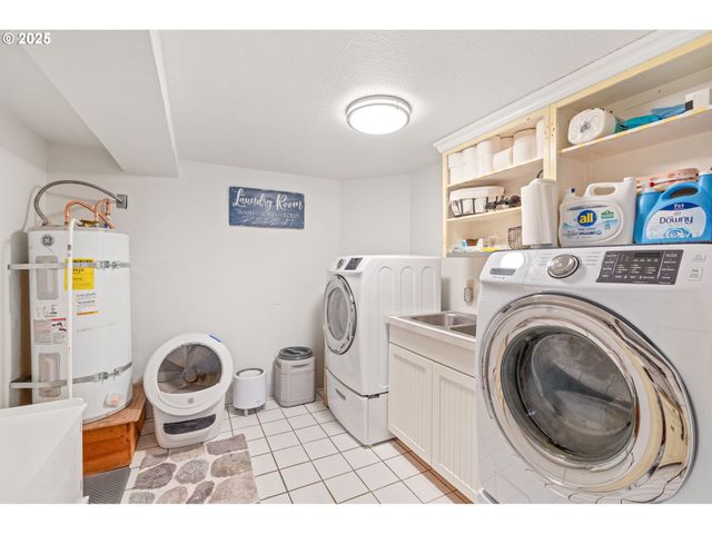 719 PETERS St, Raymond, WA 98577