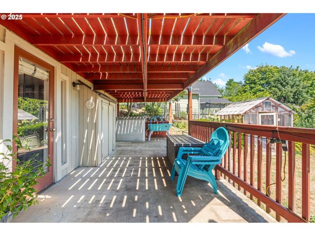 719 PETERS St, Raymond, WA 98577