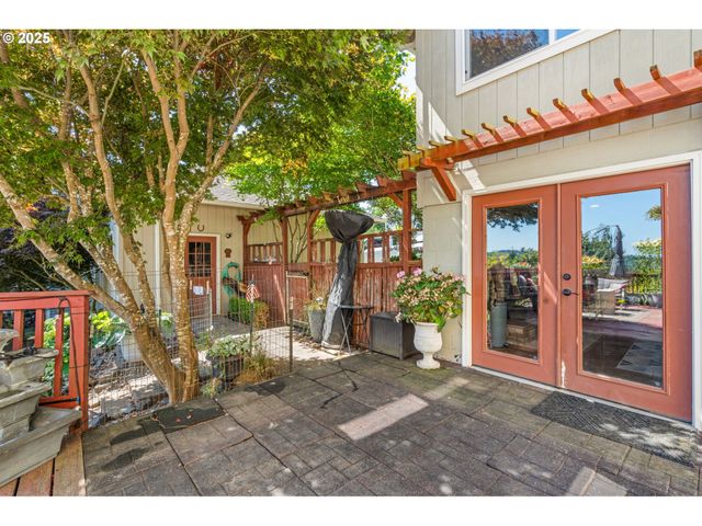 719 PETERS St, Raymond, WA 98577