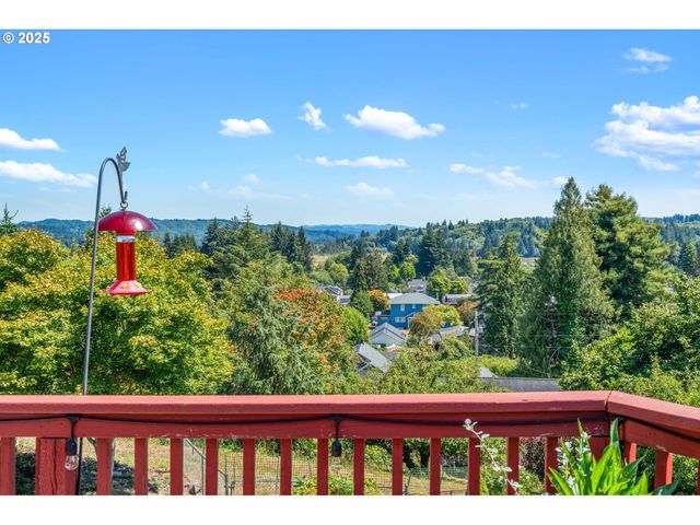 719 PETERS St, Raymond, WA 98577