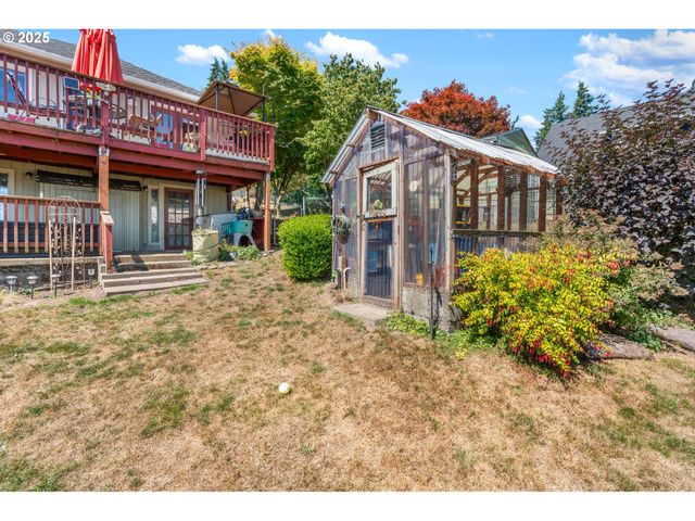 719 PETERS St, Raymond, WA 98577