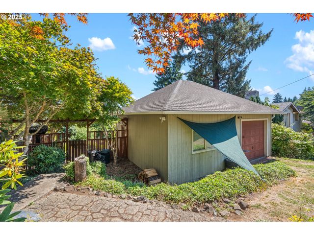 719 PETERS St, Raymond, WA 98577