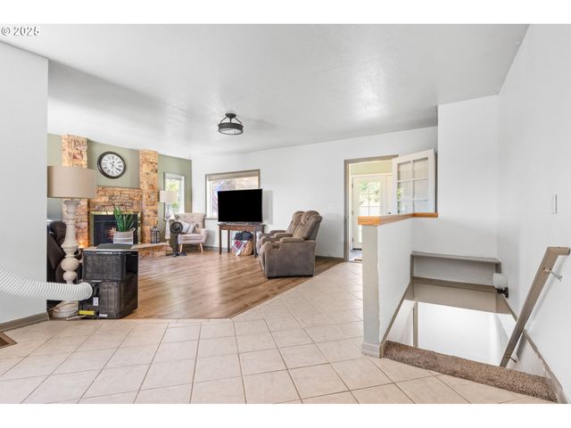 719 PETERS St, Raymond, WA 98577