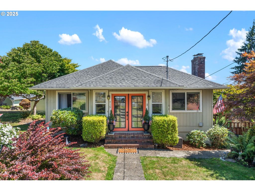 719 PETERS St, Raymond, WA 98577