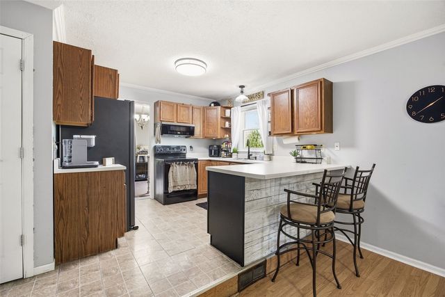 7417 Parkwood Lane NE, Cedar Rapids, IA 52402