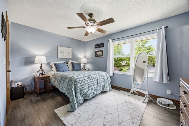 7417 Parkwood Lane NE, Cedar Rapids, IA 52402