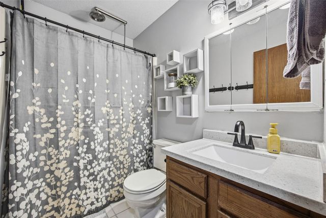 7417 Parkwood Lane NE, Cedar Rapids, IA 52402