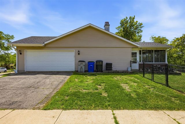 7417 Parkwood Lane NE, Cedar Rapids, IA 52402