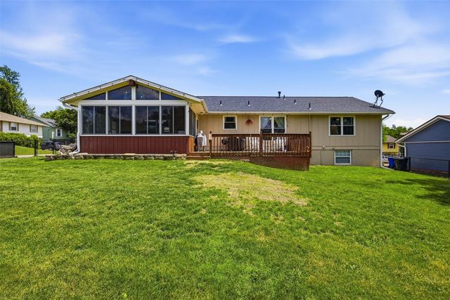7417 Parkwood Lane NE, Cedar Rapids, IA 52402