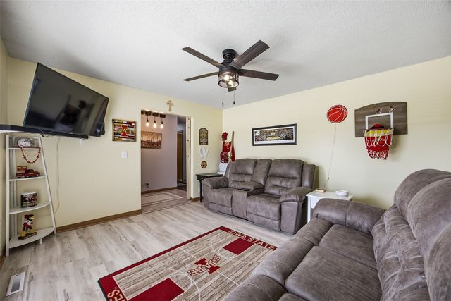7417 Parkwood Lane NE, Cedar Rapids, IA 52402