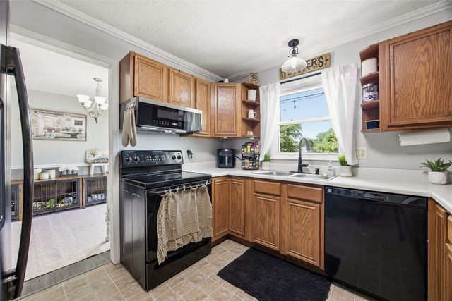 7417 Parkwood Lane NE, Cedar Rapids, IA 52402