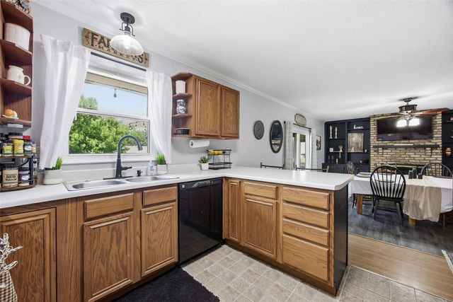 7417 Parkwood Lane NE, Cedar Rapids, IA 52402
