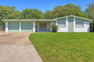 24 Barons Court, Bedford, TX 76022
