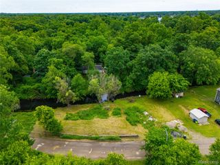 9731 Portage Trail, White Lake Charter Township, MI 48386