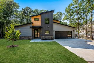 9 Castlebay Lane, Bella Vista, AR 72715