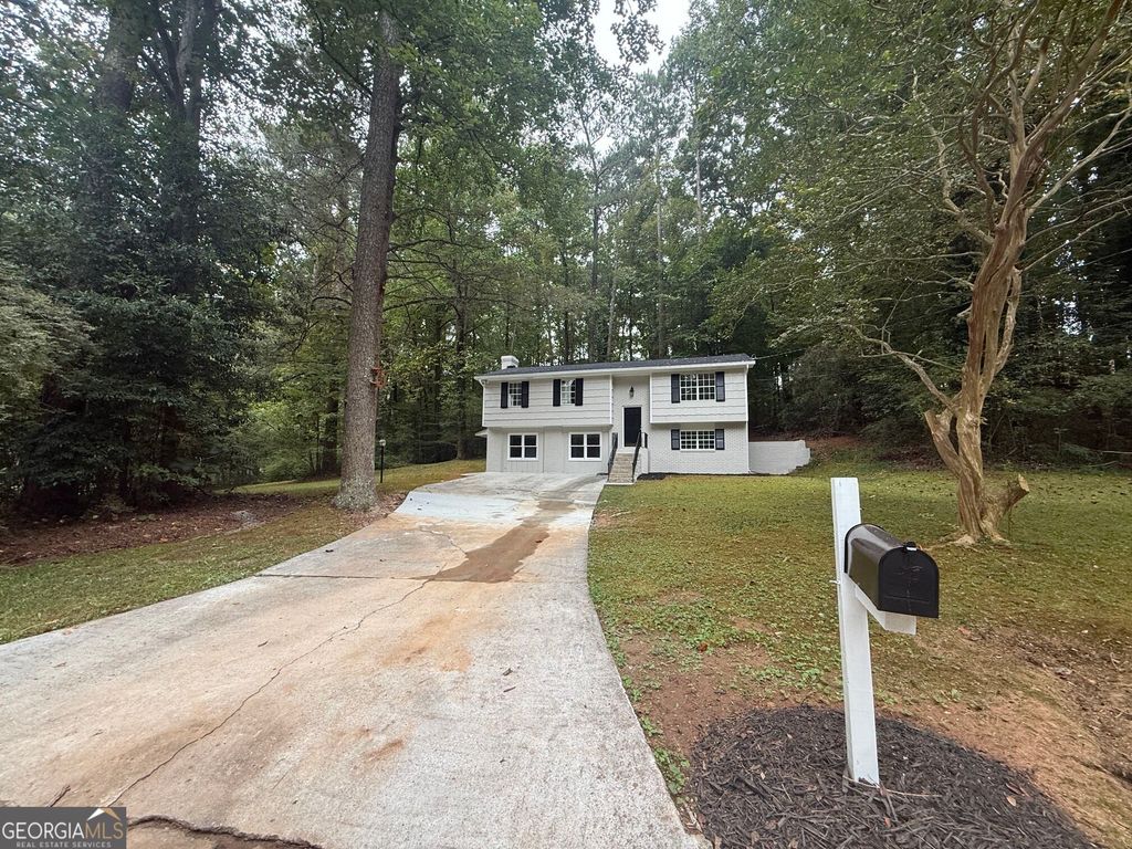 5959 Simone Drive, Stone Mountain, GA 30087 — photo 2