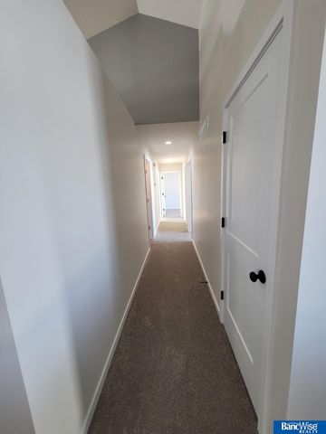 7621 Gulls Way, Lincoln, NE 68514